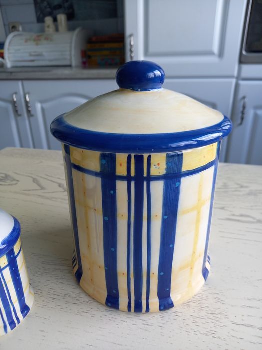 Kobaltowe pojemniki na przyprawy