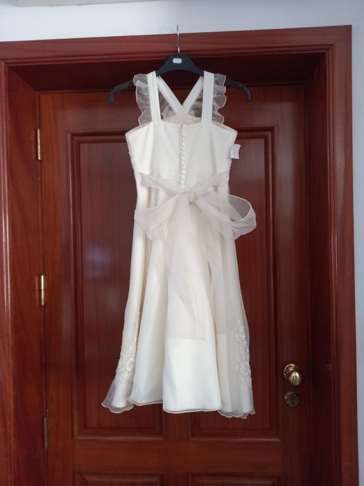 Vestido novo de comunhão de menina