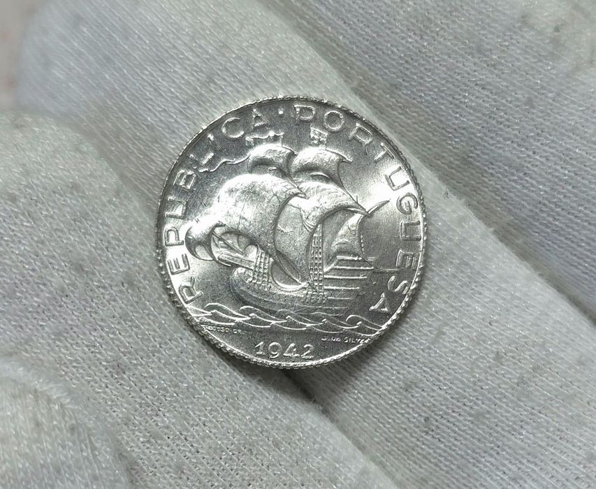 2$50 1942 Sovereign