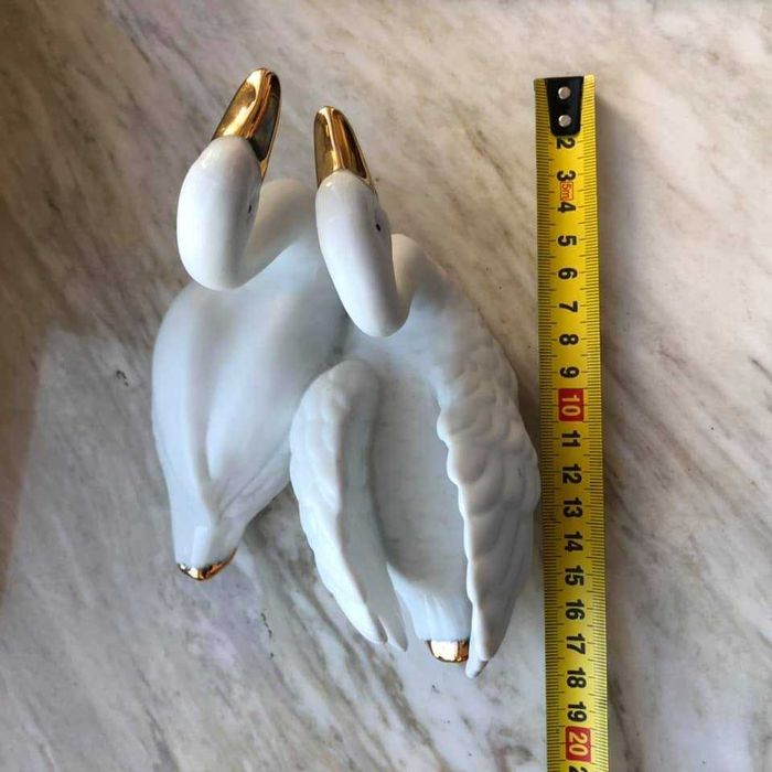 Статуэтка Пара лебедей, керамика с позолотой, отличный подарок