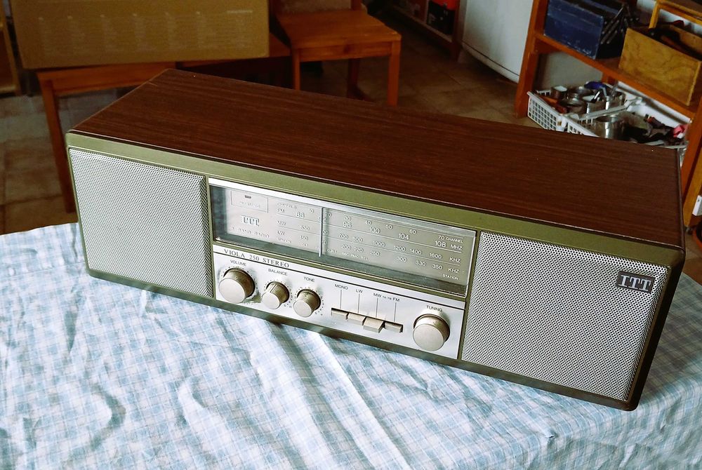 Rádio ITT modelo Viola