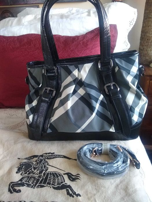 Mala e tênis originais da Burberry