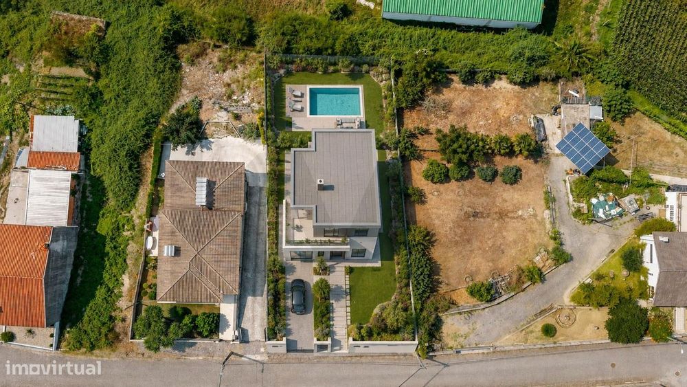 Terreno Construtivo Com 800 M² | Projeto Para Moradia Individual De 2