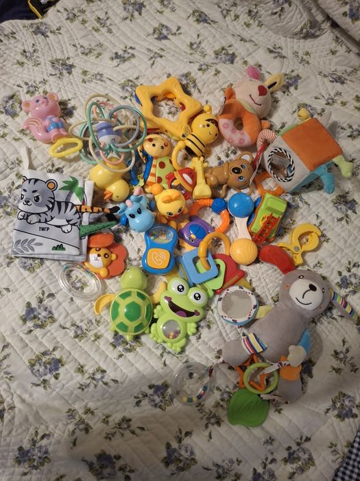 Іграшки для найменших 0+ лотом