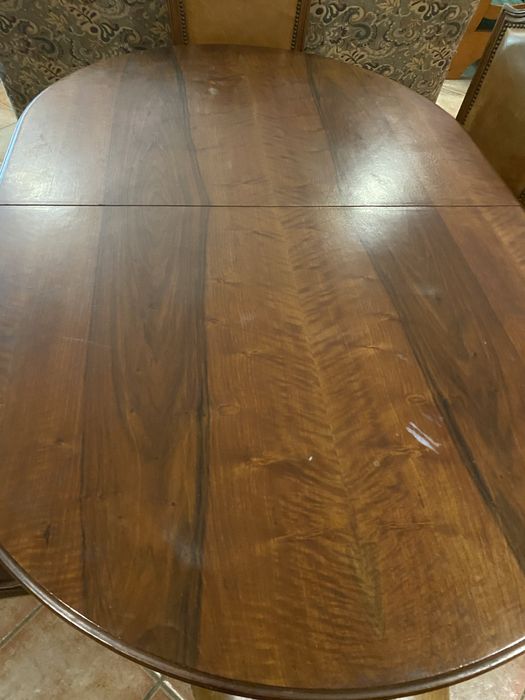 Mesa extensível em madeira maciça + 8 cadeiras