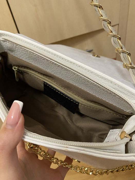 Біла сумка з натуральної шкіри