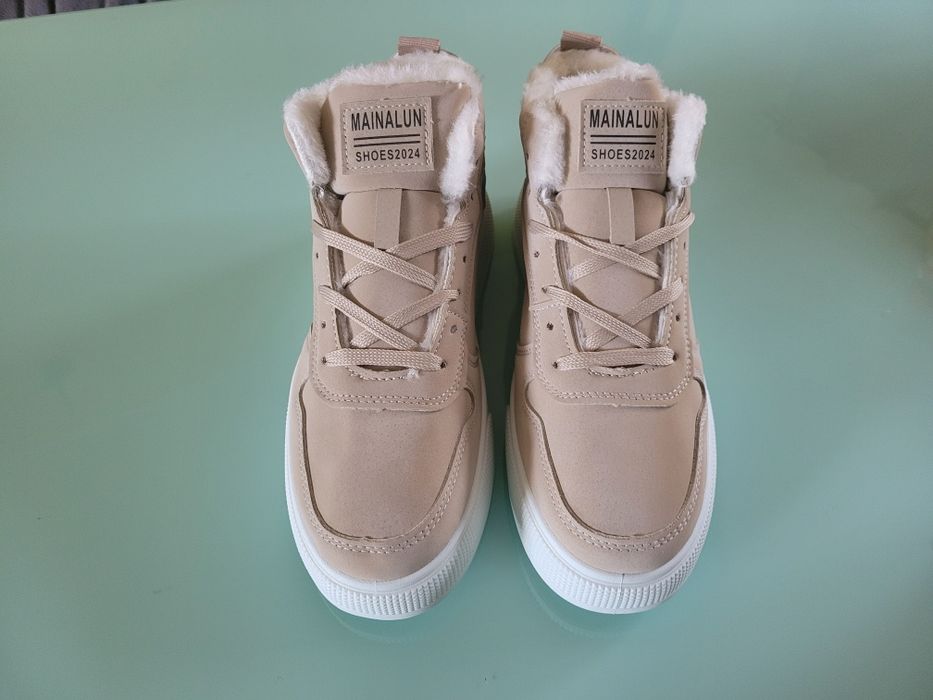 Nowe buty zimowe ocieplane