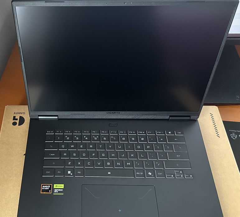 Laptop Gigabyte GAMING A16 Ryzen7 16GB RAM SSD 512GB Win11 RTX 5060 - Stan Idealny - Gwarancja