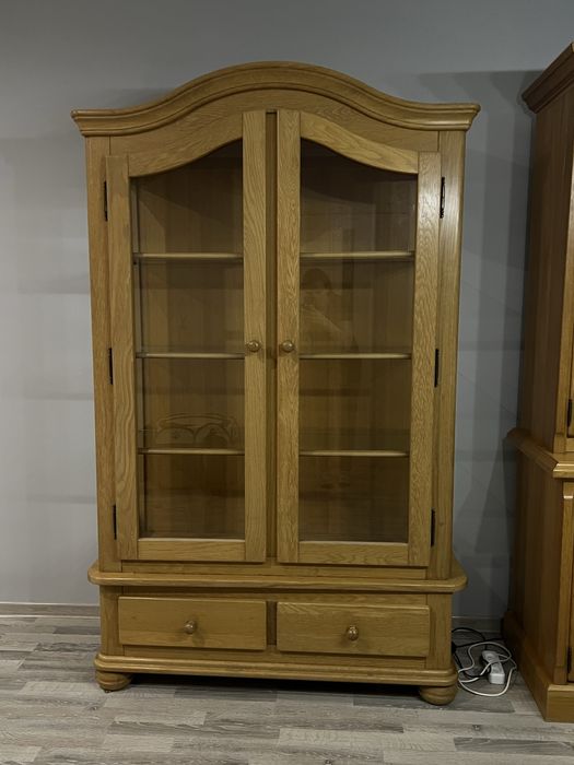 Сервант- Вітрина