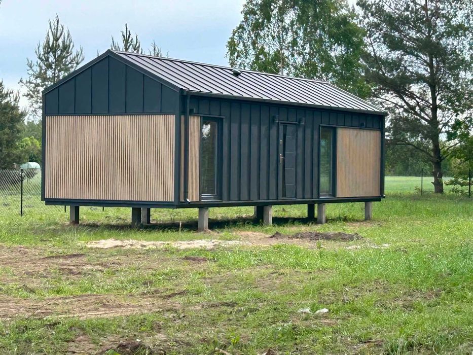 Dom mobilny, salon, łazienka i dwa pokoje