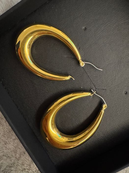 Brincos dourados em aço inoxidável