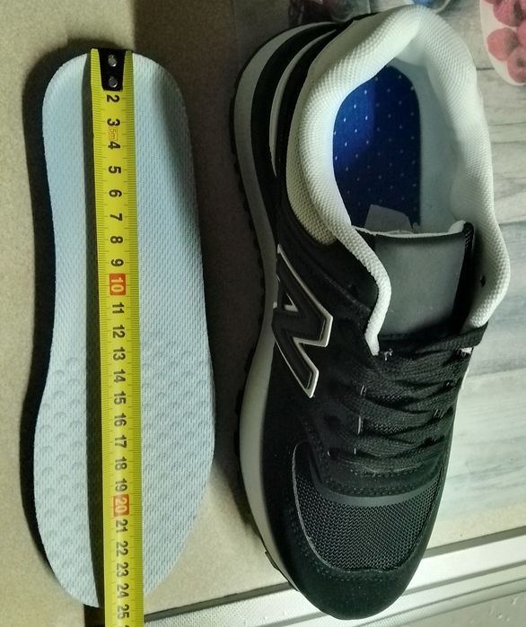 Жіночі кросівки.Нові