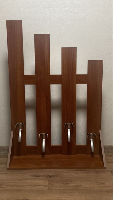 Продам вішалку         .