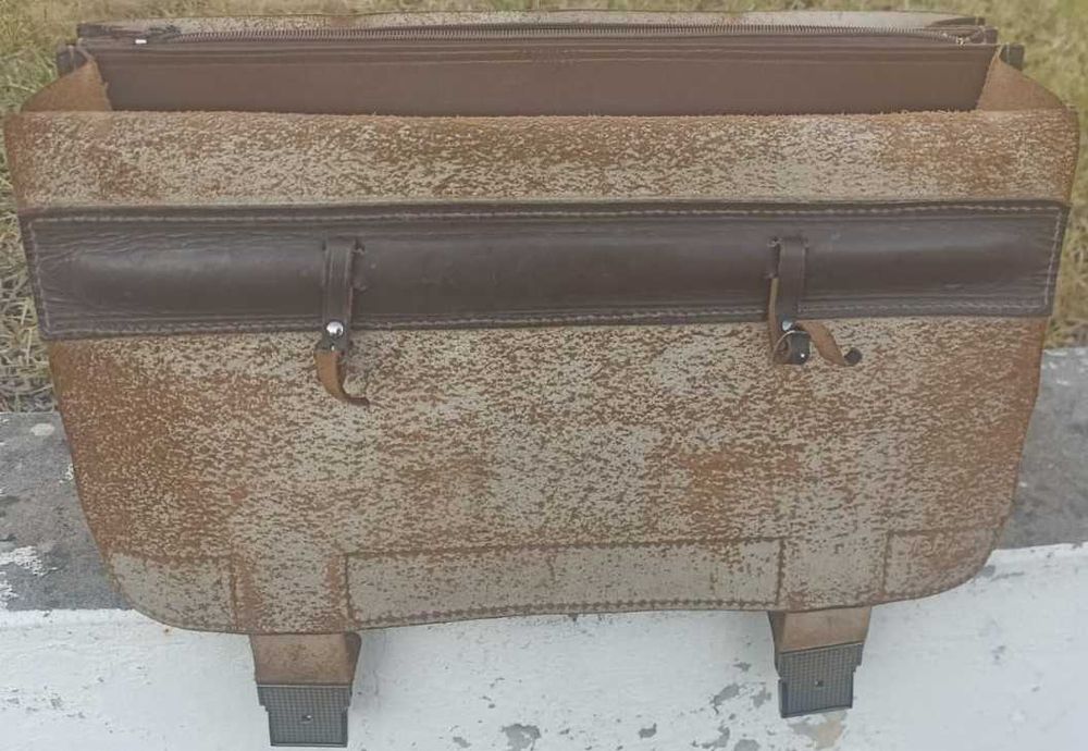 Mala em couro genuíno, de 1985.