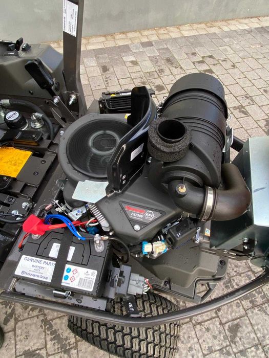 NOWY Rider traktorek kosiarka Husqvarna P 524X EFI z kosiskiem 137cm