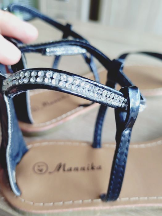 Sandały czarne nowe