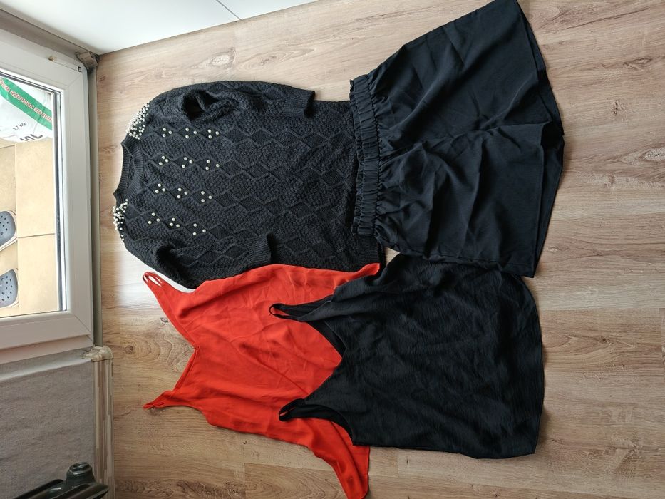 Paczka damskich ubrań. Rozmiar M-L