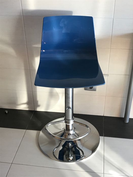 Lote de 2 Cadeiras giratórias e elevatórias em azul NOVAS