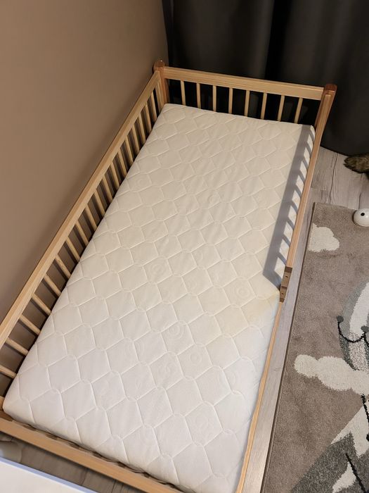 Łózko podłogowe ze szczebelkami dla dziecka