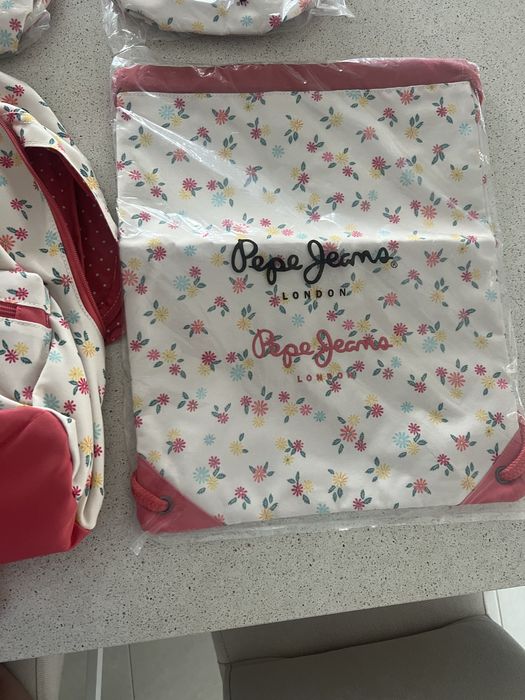 Mochila + estojos + saco PEPE JEANS