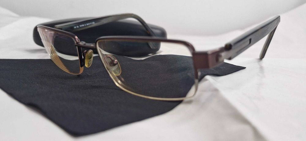 Sprzedam okulary męskie prostokątne Carrera w brązowych oprawkach.