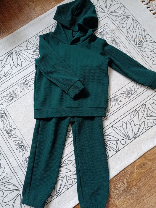 Костюм для хлопчиків та дівчаток 3-4 роки