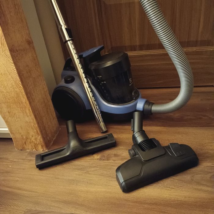 Odkurzacz bezworkowy Electrolux Ease C2