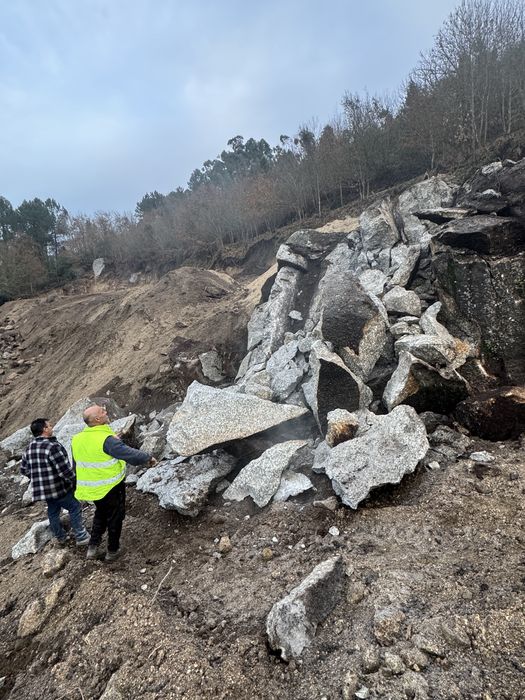Partir pedra demoliçao de rocha