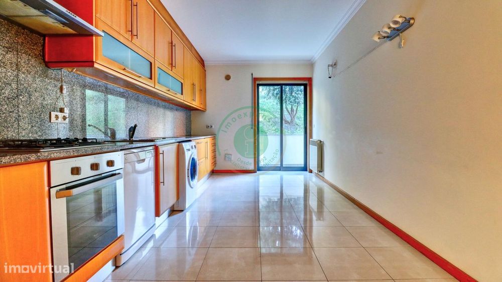 Apartamento T3 com 2 Garagens — Tavarede, Coimbra
