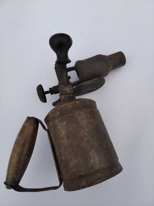 Паяльна лампа велика і мала . лійка на каністру .