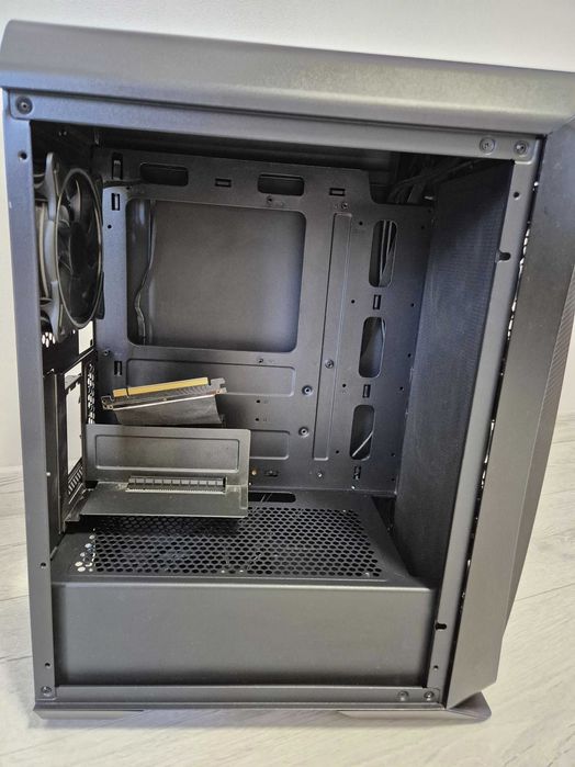 якісний ATX корпус AeroCool Aero One Eclipse з райзером вертикального встановлення відеокарти