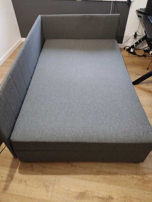 Łóżko młodzieżowe.