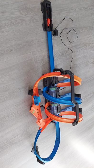 HotWheels corckscrew crash
Triple Looping