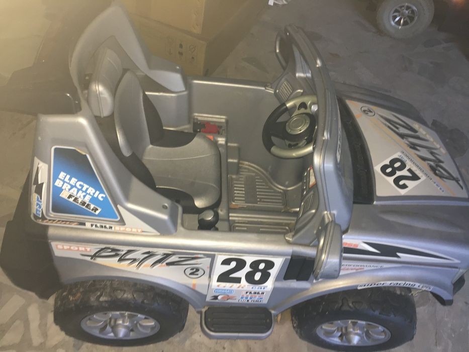 Children's electric Jeep