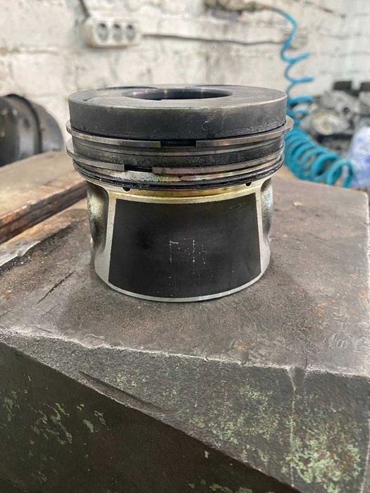 Поршні поршни шатуни двигун YD25DDTI Nissan Navara D40 Pathfinder R51