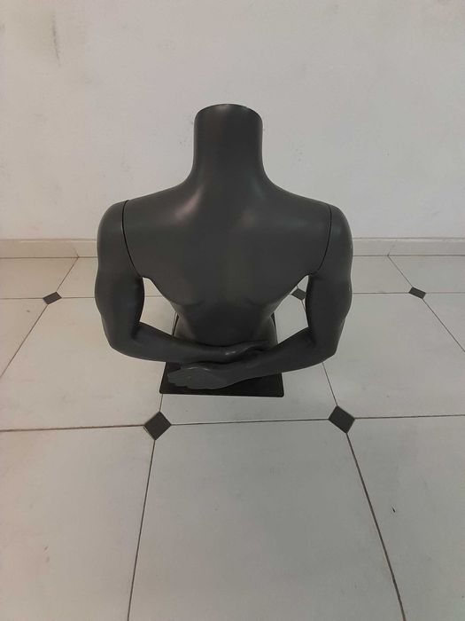 Manequim mulher com base para mesa