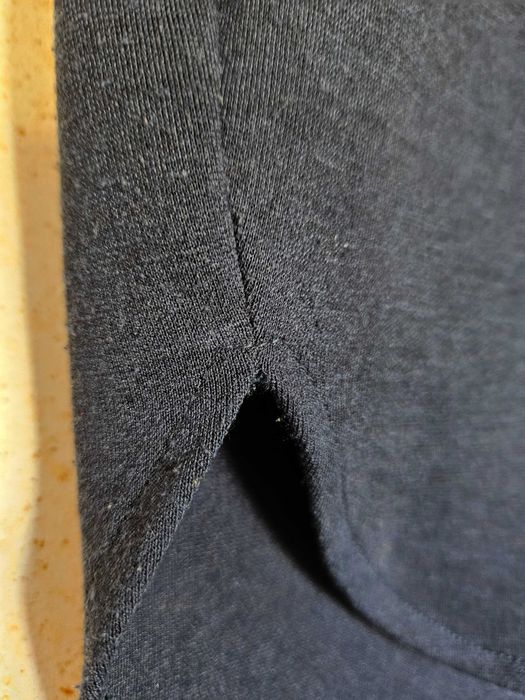 Granatowa klasyczna elastyczna spódnica, dłuższy tył