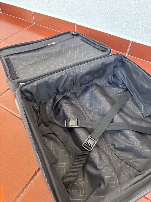 TITAN Trólei estilo piloto preto