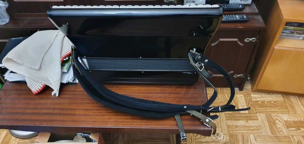 Acordéon Paoolo Soprani nove registro em quarta de voz