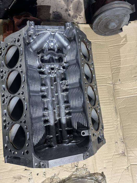 Блок, блок цилиндров Bmw x5m x6m m5 m6 s63b44 орининал б.у.