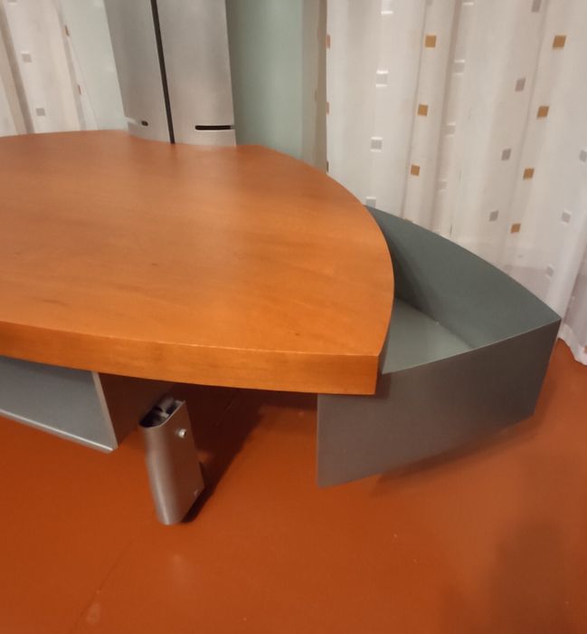 Тумба під телевізор Італія, на роликах, скляні полички, для великогоTV