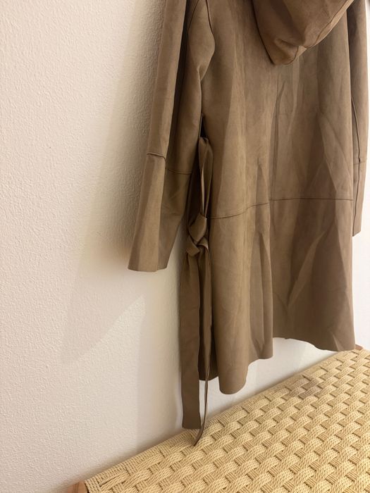 Casaco L com capuchinho bege | Zara