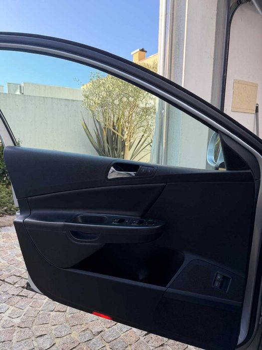 Volkswagen Passat 2006 com 226000 km. Muito estimado.