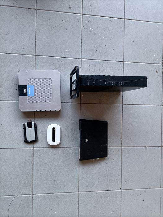 Vários marcas routers, marca Cisco