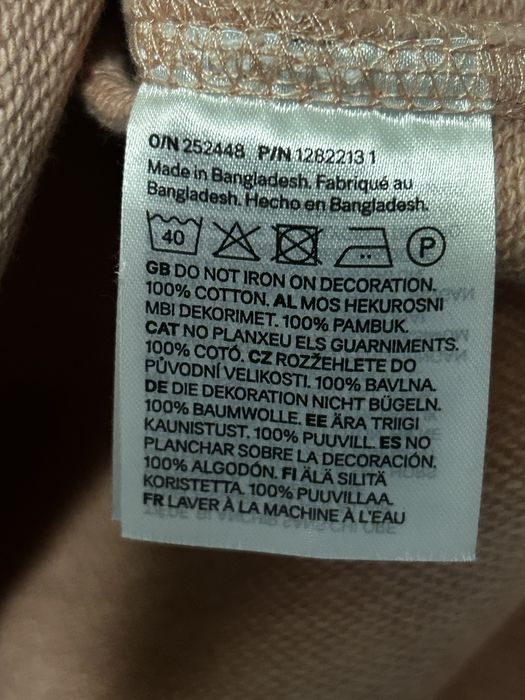 Bluza z napisem  hawt na piersi