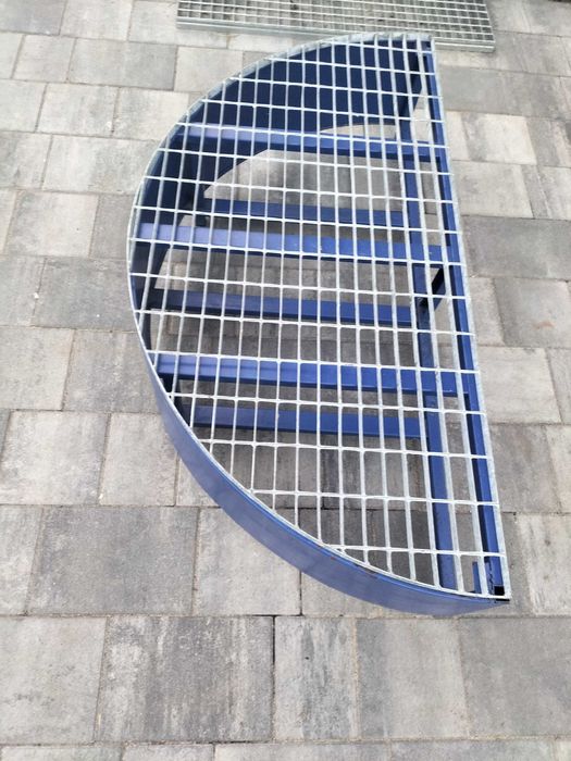 Podest metalowy 127 cm szerokość