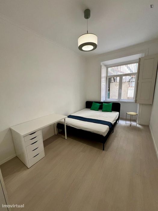 Quarto - localizado em Arroios Lisbon