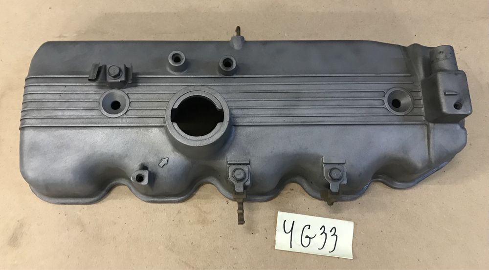 Pokrywa zaworów Mitsubishi 4G33