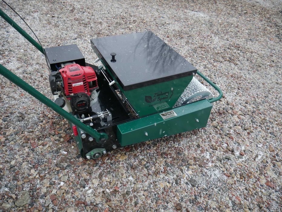 ogrodnik zakładanie ogrodu renowacja trawnika wertykulacja aeracja