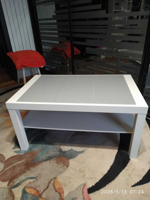 Стол Ikea для игры с конструктором